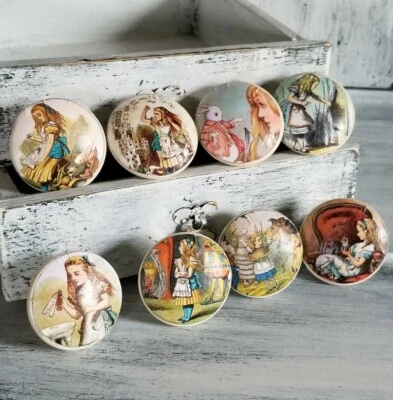 Alicia en el País de las Maravillas Muebles Tiradores de Cajón Perillas de Gabinete - Juego de 8 Foto 1 de 4