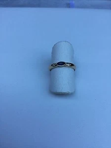 Anillo de oro amarillo de 14 kt con zafiro y diamantes  - Imagen 1 de 5