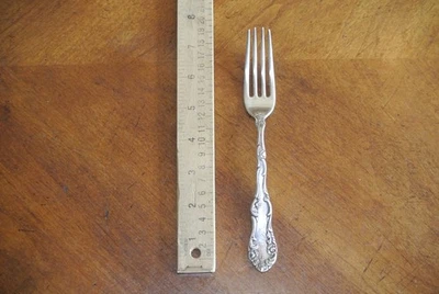 Tenedor de cena Towle inglés antiguo de plata esterlina - 7,25" - con monograma de 3 letras Foto 1 de 4