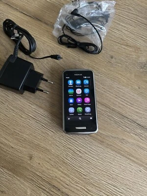 Nokia C6-01 - Silber  wie Neu! - Bild 1 von 4