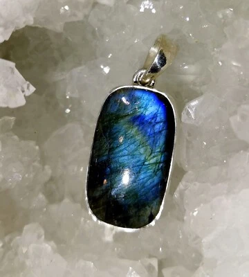 Anhänger mit einem Labradorit , 925er Silber - Grün - Bild 1 von 4