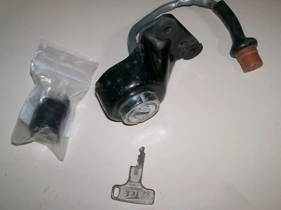 Interruptor de encendido y bloqueo de dirección Honda CB350 1969 Foto 1 de 4
