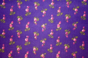 LILLIANS GARDEN FROM FABRIC TRADITION ROSEBUDS ON PURPLE - 100% COTTON FABRIC - Picture 1 of 4