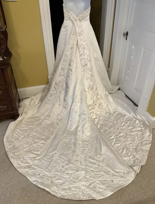 WOMENS ~UNIQUE~ IVORY SATIN BEADED STRAPLESS SASH WEDDING DRESS Sz 14 NWT - Image 1 of 4