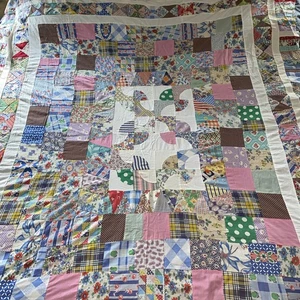 Handarbeit Quilt Top Patchwork Blockmuster Blockhaus mehrfarbig Baumwolle 96”x76” - Bild 1 von 5