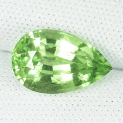 4.83 ct HI END LUSTROUS UNUSUAL  NATURAL RUTILE PERIDOT GEMSTONE Pear See Vdo 4B - Image 1 of 3