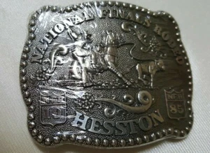 Hebilla de coleccionista vintage 1985 Hesston National Finals Rodeo edición limitada nueva sellada - Imagen 1 de 6