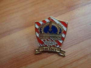 CLASSIC OFFICIAL TGI FRIDAYS CHEADLE STORE ENAMEL METAL PIN BADGE - Zdjęcie 1 z 2