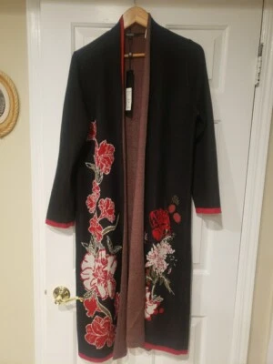 NUEVO CON ETIQUETAS BADGLEY MISCHAKA Cárdigan Largo Floral en Negro Combo Talla L - $368 Foto 1 de 4