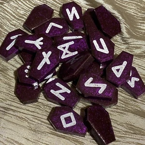 Coffin Shaped Purple Shimmer Resin Rune Stones, Elder Futhark - Bild 1 von 9