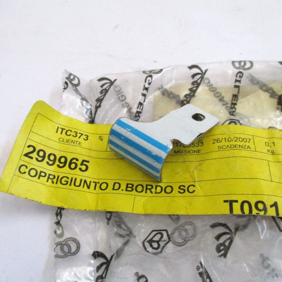 COPERTURA CHIUSURA COPRIGIUNTO PROFILO BORDO SCUDO DESTRO PER PIAGGIO VESPA LX - Immagine 1 di 1