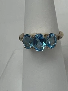 10K Yellow Gold Oval Shaped 3 Stone Blue Topaz Diamonds Fashion Ring Size 7.25 - Picture 1 of 10