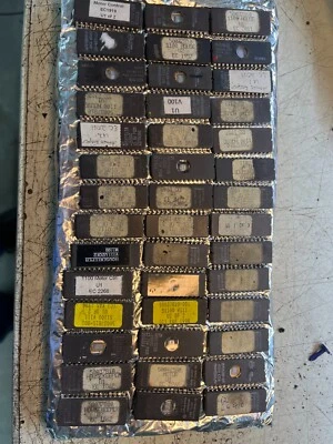 Mixed Lot Of 50, Intel, TI, AMD, Hitachi, Motorola  27128, AMD27128 EPROMs - Image 1 of 3