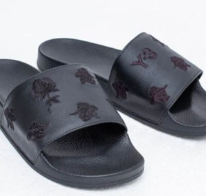 Rare Adidas X YOHJI YAMAMOTO Y-3 Adilette Black Rose Skull Slide Sandals Size 8 - Picture 1 of 9