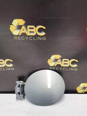 Nissan Máxima 2009-2014 puerta trasera del tanque de combustible OEM Foto 1 de 4