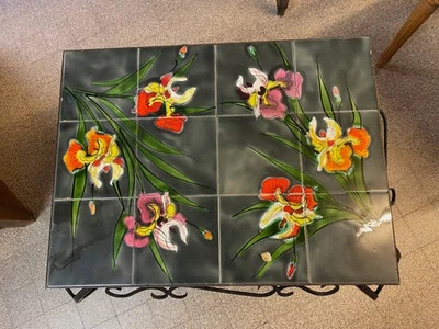 TABLE BASSE VALLAURIS SIGNEE RHEAUL CARREAUX DE FAIENCE FLEURS ET FER FORGE 1970 - Photo 1/4