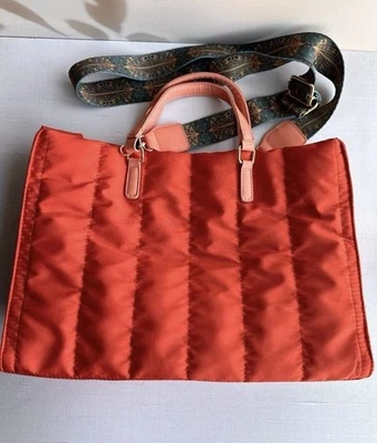 Olives Puffer 托特包橙色绗缝单肩包民族肩带 — 第 1/4 张图片