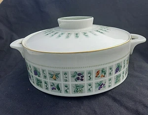 Royal Doulton TAPESTRY. Covered Vegetable Dish. Loop handles - Picture 1 of 5