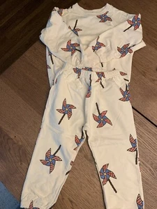 PINWHEEL OUTSET TOP & BOTTOM SET / KID UNISEX (SIZE 4-5 YEAR) (FROM SEOUL) - Picture 1 of 1
