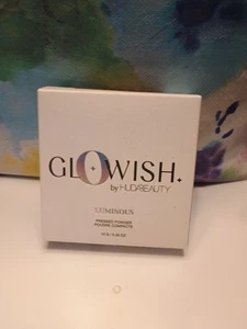 Glowish by Huda Beauty Luminous Pressed Powder. Full Size, 10g. Light-Medium 04. - Bild 1 von 3