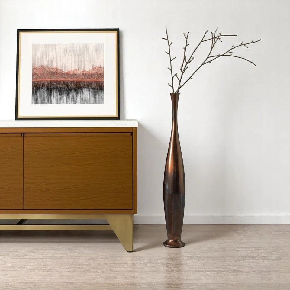 Jarrón de piso de aluminio marrón bruñido de 50" Foto 1 de 4