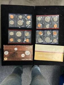 Pair 1985 & 1986 Mint Sets in OGP -- 20 TOTAL UNCIRCULATED COINS! - Picture 1 of 2