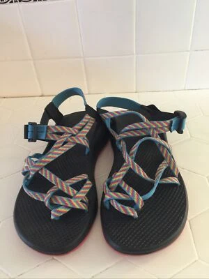 Sandalias para mujer CHACO Yampa arco iris multi suelas Vibram talla 9 usadas en excelente estado Foto 1 de 4