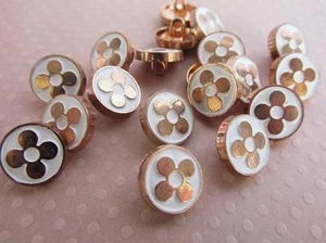 20 White/Gold Plated Blossom Flower Shank 14mm Sewing Metal Button/trim Sb85 - Picture 1 of 1