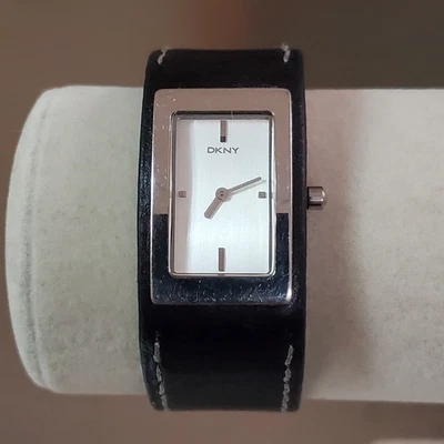 Reloj DKNY Mujer Vintage Correa Cuero Negro Analógico Cuarzo Resistente al Agua 24mm Foto 1 de 4