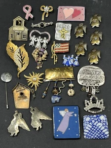 Lot Of 25 Vintage Figural Brooches Angels Rhinestones Etc For Wear Or Resale - Picture 1 of 13