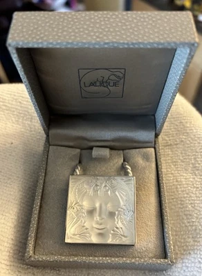 Colgante facial Lalique de plata esterlina Arethuse Masque de Femme nuevo en caja como nuevo Foto 1 de 4
