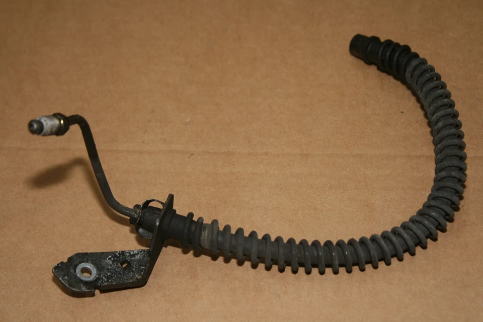 Manguera de freno delantero derecho pasajero Porsche 986 Boxster / 996 Carrera 2 Foto 1 de 1