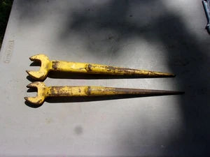 2 vtg Klien Spud Wrenches Yellow 1-7/16" 1-1/8" - Picture 1 of 3