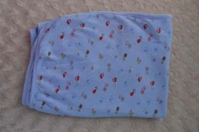 Детское одеяло First Impressions синее красное для грузовика автомобиля автомобиля безопасности милое - Изображение 1 из 4