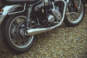 BSA Goldstar 650 - Heatshield/Joint Cover - To Fit TEC 'Rocker' Exhaust System - Picture 1 of 3