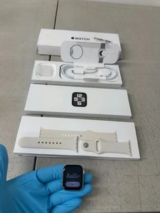 Apple Watch SE (2e génération) 40 mm montre connectée GPS - Boîtier Starlight et bracelet sport S/M - Photo 1 sur 11