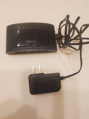 Conmutador Ethernet externo de 5 puertos D-Link DES (DES-1005E) Foto 1 de 3