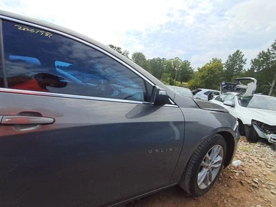 Used Front Right Door Assembly Front fits: 2018 Chevrolet Malibu automatic down Foto 1 de 4