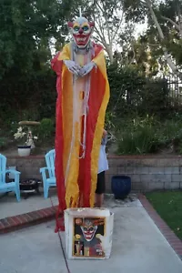 FITCO POSABILE 12 PIEDI CLOWN APPESO HALLOWEEN SOFFIA STAMPO TESTA GIARDINO DECORAZIONE CON SCATOLA - Foto 1 di 13