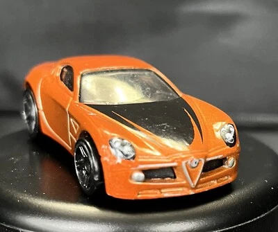 Coche diecast Mattel Hot Wheels Alfa Romeo 8C Competizione naranja HW Exotics 1:64 Foto 1 de 4