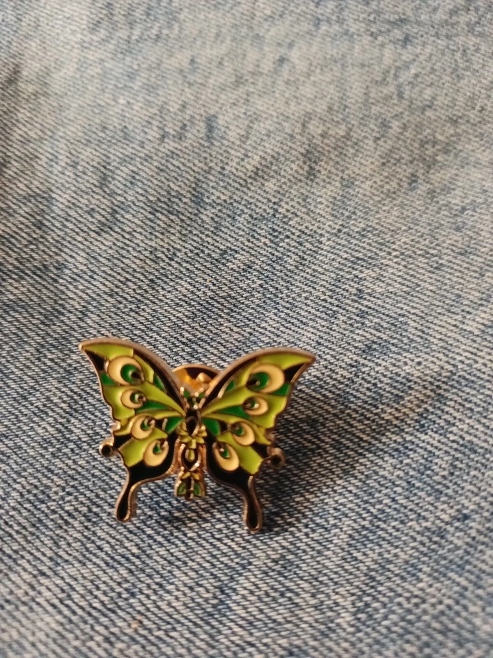 BUTTERFLY-GREEN AND YELLOW- ENAMEL, LAPEL, BROOCH PIN-NEXT DAY SHIPPING - Image 1 of 1