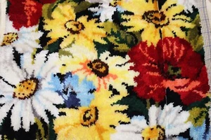 DAISIES and POPPIES Latch Hook Rug Art FINISHED Flower Floral Wall Hanging 36x30 - Picture 1 of 8