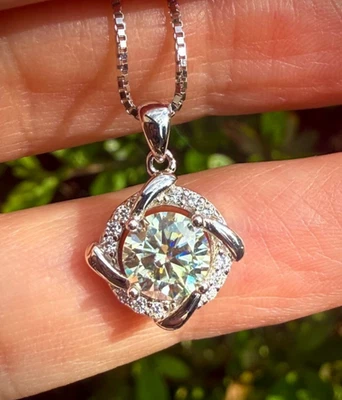 Collar colgante certificado de plata de ley 925 con diamantes brillantes de 1 quilate Foto 1 de 4