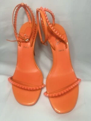 Tacones Christian Louboutin So Me 100 naranja charol tachonado con tiras    Foto 1 de 4