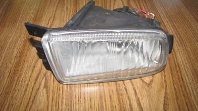 LEXUS GS300 LUZ ANTINIEBLA con cápsula amarilla derecha 1998-2005 OEM pasajero Foto 1 de 4