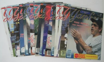 Lote de 17 revistas New York Yankees 1984 excelente estado Yogi Berra 153172 Foto 1 de 2