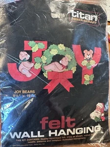 TITAN Needlecraft kit da appendere a parete in feltro #438 Natale Joy Bears vintage 1984 - Foto 1 di 3
