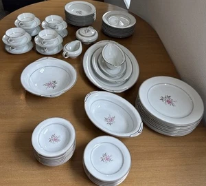 8 - PLACE VTG NORITAKE SET IN ELEGANT ROANNE 5794 PATTERN, JAPAN, 63 Pieces - Picture 1 of 13