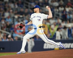 Eric Lauer Pitching Action Toronto Blue Jays 8x10 MLB Baseball Foto - Bild 1 von 1