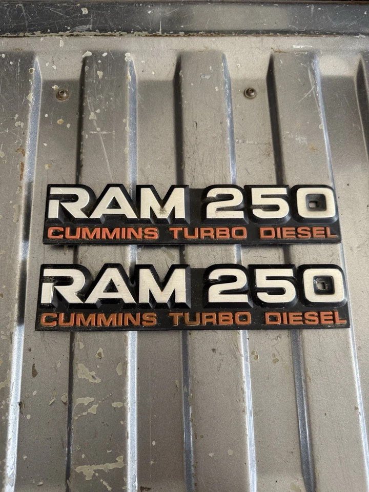 Dodge Ram 250 Cummins 1992 1993 turbo diésel guardabarros emblema insignia OEM par D250 Foto 1 de 1